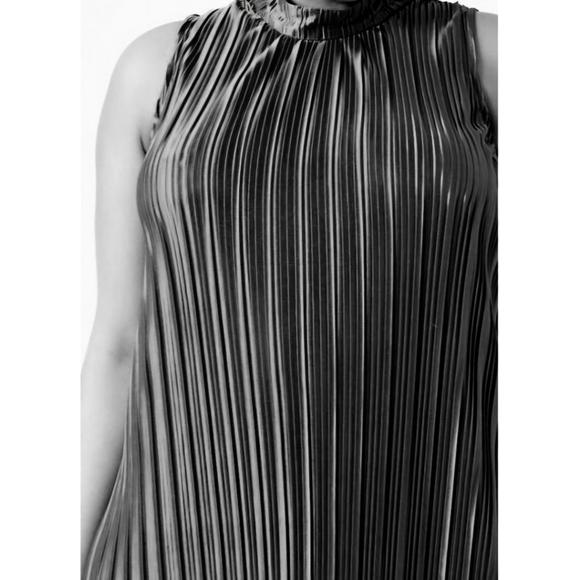 Forever 21 Plus Size Plisse Midi Dress Black - Picture 2 of 6